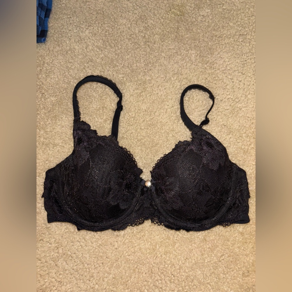 Black Victoria’s Secret lace 34C bra